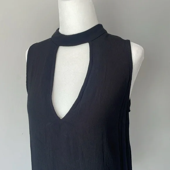 Slideshow Black Top🖤 - Picture 2 of 5